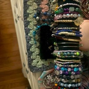 Handmade, bracelets and necklaces made with crystals and high quality beads